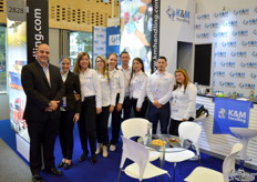 K&M Handling ships flowers (among others) from Colombia, Ecuador, and Costa Rica, and handles distribution throughout the States. At Proflora, general manager Karel Alvarez (on the left) together with a big team was present to promote the K&M air & sea fright solutions.